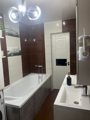 Продам трехкомнатную (3-комн.) квартиру, Толбухина ул, 4, Калининград г