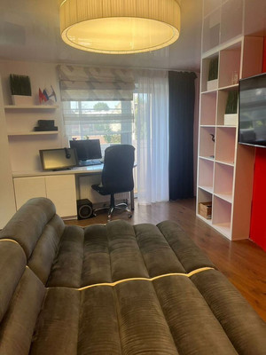 Продам трехкомнатную (3-комн.) квартиру, Толбухина ул, 4, Калининград г