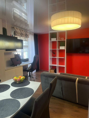 Продам трехкомнатную (3-комн.) квартиру, Толбухина ул, 4, Калининград г