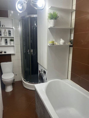 Продам трехкомнатную (3-комн.) квартиру, Толбухина ул, 4, Калининград г