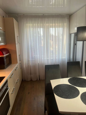 Продам трехкомнатную (3-комн.) квартиру, Толбухина ул, 4, Калининград г