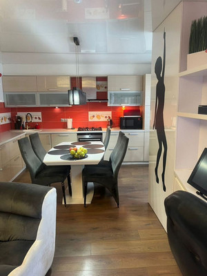 Продам трехкомнатную (3-комн.) квартиру, Толбухина ул, 4, Калининград г