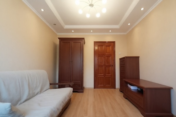 Продам трехкомнатную (3-комн.) квартиру, Батальная ул, 71, Калининград г