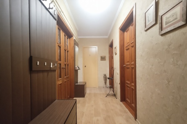 Продам трехкомнатную (3-комн.) квартиру, Батальная ул, 71, Калининград г