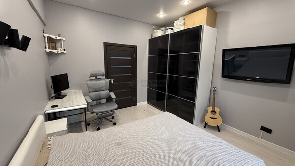 Продам двухкомнатную (2-комн.) квартиру, Лазо ул, 4к2, Москва г