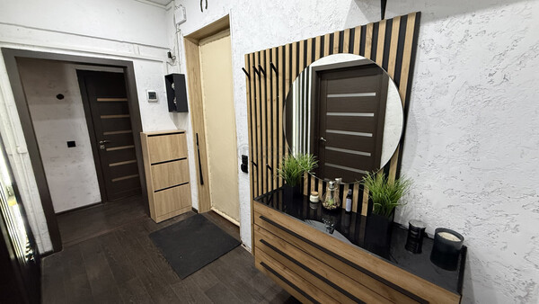 Продам двухкомнатную (2-комн.) квартиру, Лазо ул, 4к2, Москва г