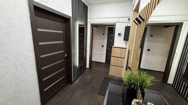 Продам двухкомнатную (2-комн.) квартиру, Лазо ул, 4к2, Москва г