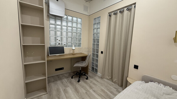 Продам двухкомнатную (2-комн.) квартиру, Лазо ул, 4к2, Москва г