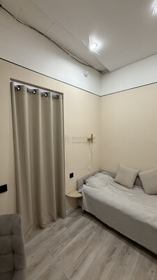 Продам двухкомнатную (2-комн.) квартиру, Лазо ул, 4к2, Москва г