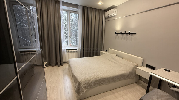 Продам двухкомнатную (2-комн.) квартиру, Лазо ул, 4к2, Москва г