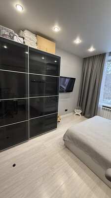 Продам двухкомнатную (2-комн.) квартиру, Лазо ул, 4к2, Москва г