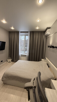 Продам двухкомнатную (2-комн.) квартиру, Лазо ул, 4к2, Москва г