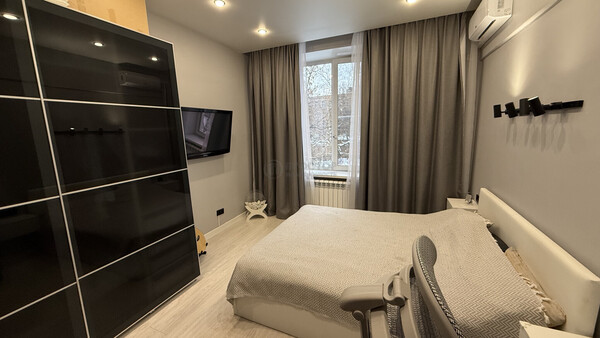 Продам двухкомнатную (2-комн.) квартиру, Лазо ул, 4к2, Москва г