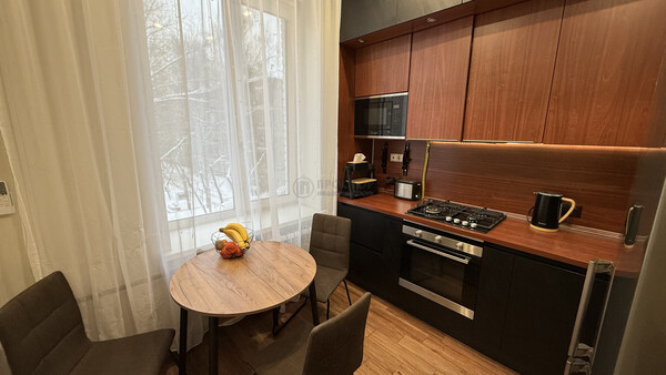 Продам двухкомнатную (2-комн.) квартиру, Лазо ул, 4к2, Москва г