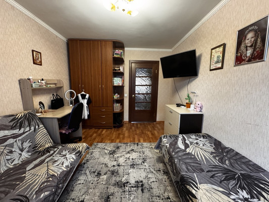 Продам трехкомнатную (3-комн.) квартиру, Деповская ул, 118, Ишим г