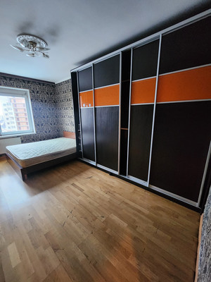 Продам трехкомнатную (3-комн.) квартиру, Коломяжский пр-кт, 15к2, Санкт-Петербург г