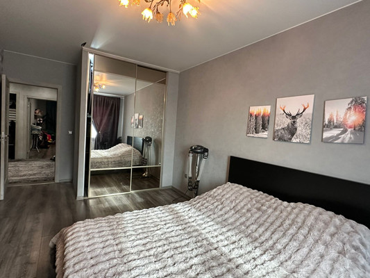 Продам двухкомнатную (2-комн.) квартиру, Тихоокеанская ул, 1к1, Парголово п