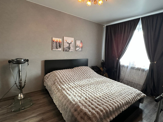 Продам двухкомнатную (2-комн.) квартиру, Тихоокеанская ул, 1к1, Парголово п