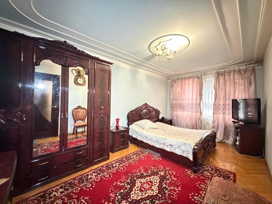 Продам трехкомнатную (3-комн.) квартиру, Кабардинская ул, 206, Нальчик г