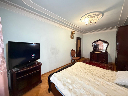 Продам трехкомнатную (3-комн.) квартиру, Кабардинская ул, 206, Нальчик г