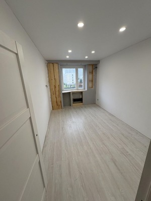 Продам двухкомнатную (2-комн.) квартиру, Брусилова ул, 33к1, Москва г