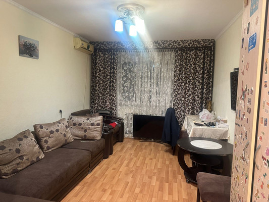 Продам трехкомнатную (3-комн.) квартиру, Северная ул, 13/2, Шахты г