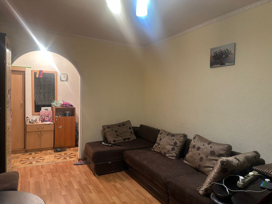 Продам трехкомнатную (3-комн.) квартиру, Северная ул, 13/2, Шахты г