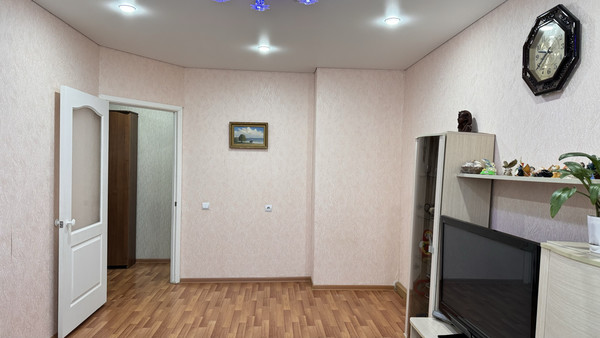 Продам двухкомнатную (2-комн.) квартиру, Рифката Гайнуллина ул, 4, Нижнекамск г