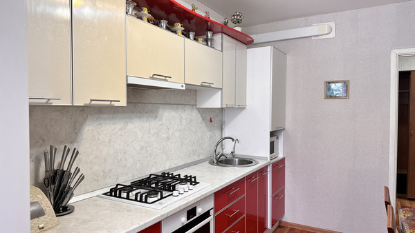 Продам двухкомнатную (2-комн.) квартиру, Рифката Гайнуллина ул, 4, Нижнекамск г