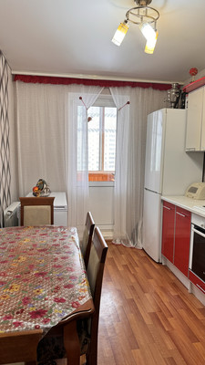 Продам двухкомнатную (2-комн.) квартиру, Рифката Гайнуллина ул, 4, Нижнекамск г