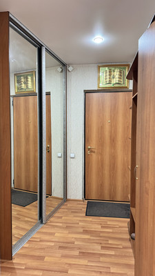 Продам двухкомнатную (2-комн.) квартиру, Рифката Гайнуллина ул, 4, Нижнекамск г