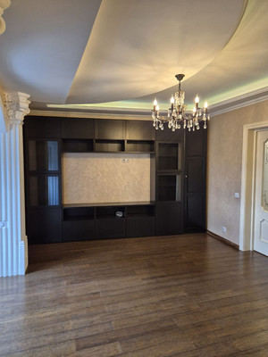 Продам трехкомнатную (3-комн.) квартиру, Тарусская ул, 22к3, Москва г