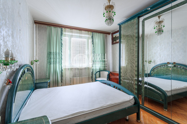 Продам многокомнатную квартиру, Осенний б-р, 16к2, Москва г