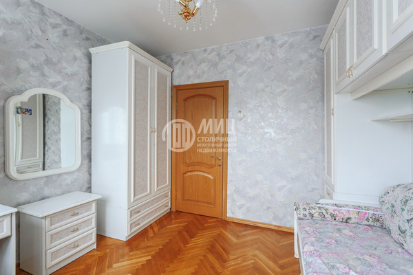 Продам многокомнатную квартиру, Осенний б-р, 16к2, Москва г