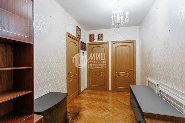 Продам многокомнатную квартиру, Осенний б-р, 16к2, Москва г