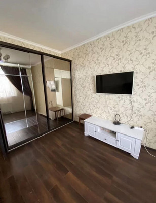 Продам однокомнатную (1-комн.) квартиру, Батурина ул, 13Б, Симферополь г