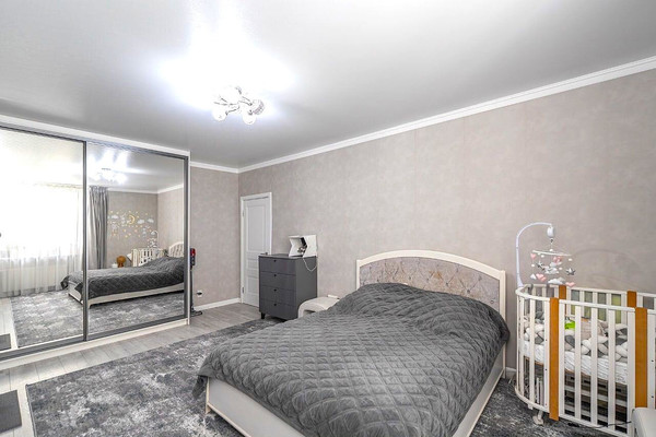 Продам двухкомнатную (2-комн.) квартиру, Орудийная ул, 32б, Калининград г