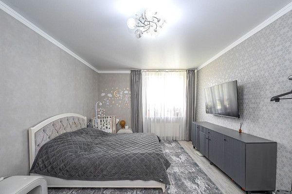 Продам двухкомнатную (2-комн.) квартиру, Орудийная ул, 32б, Калининград г