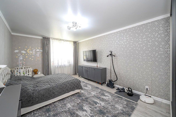 Продам двухкомнатную (2-комн.) квартиру, Орудийная ул, 32б, Калининград г