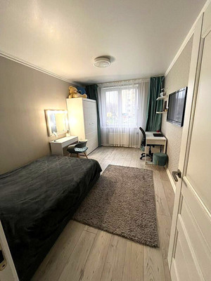 Продам двухкомнатную (2-комн.) квартиру, Орудийная ул, 32б, Калининград г