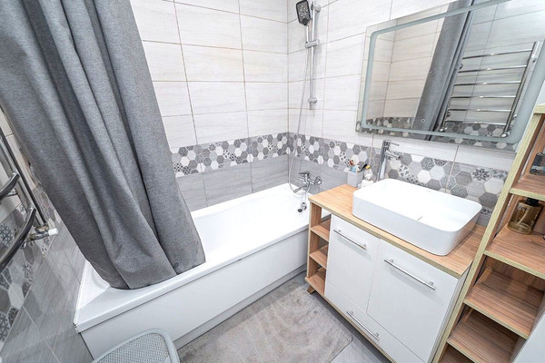 Продам двухкомнатную (2-комн.) квартиру, Орудийная ул, 32б, Калининград г