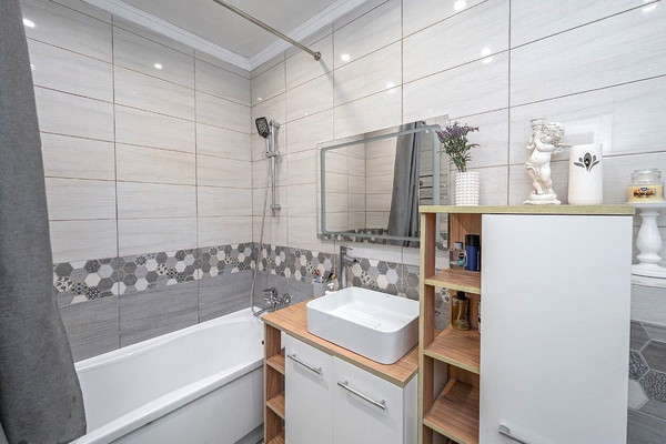 Продам двухкомнатную (2-комн.) квартиру, Орудийная ул, 32б, Калининград г