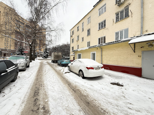 Продам трехкомнатную (3-комн.) квартиру, Коминтерна ул, 8к1, Королев г