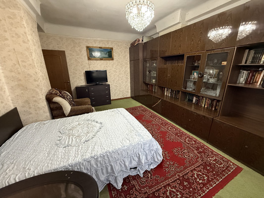 Продам трехкомнатную (3-комн.) квартиру, Коминтерна ул, 8к1, Королев г
