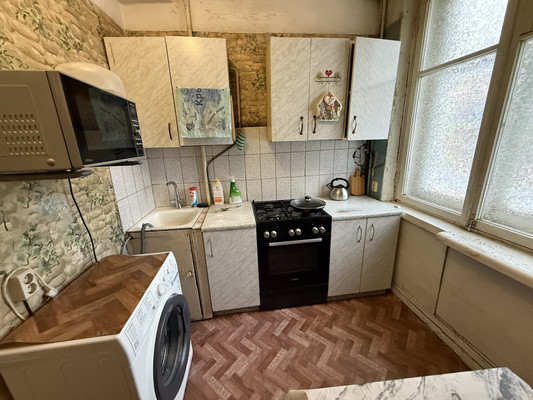 Продам трехкомнатную (3-комн.) квартиру, Коминтерна ул, 8к1, Королев г