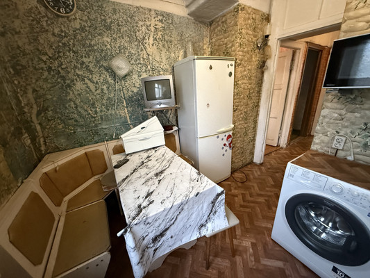 Продам трехкомнатную (3-комн.) квартиру, Коминтерна ул, 8к1, Королев г