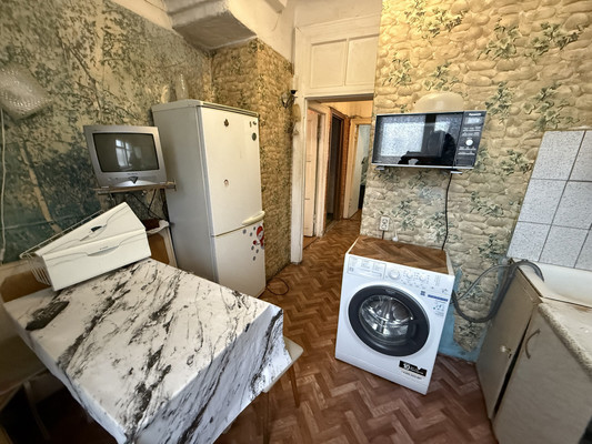 Продам трехкомнатную (3-комн.) квартиру, Коминтерна ул, 8к1, Королев г