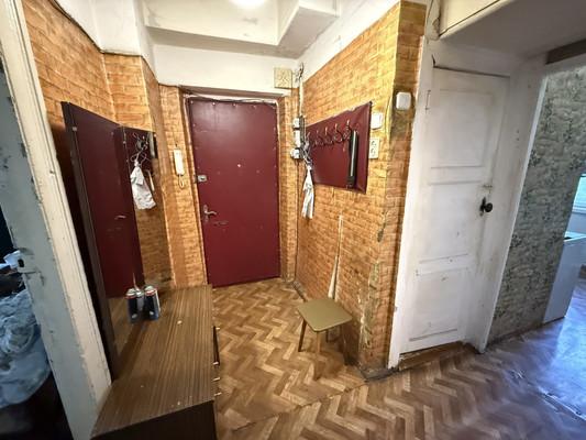 Продам трехкомнатную (3-комн.) квартиру, Коминтерна ул, 8к1, Королев г