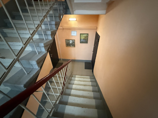 Продам трехкомнатную (3-комн.) квартиру, Коминтерна ул, 8к1, Королев г