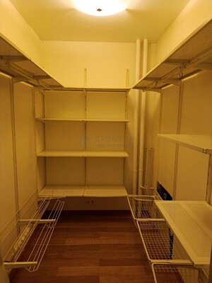 Продам трехкомнатную (3-комн.) квартиру, Красногорский б-р, 17, Красногорск г